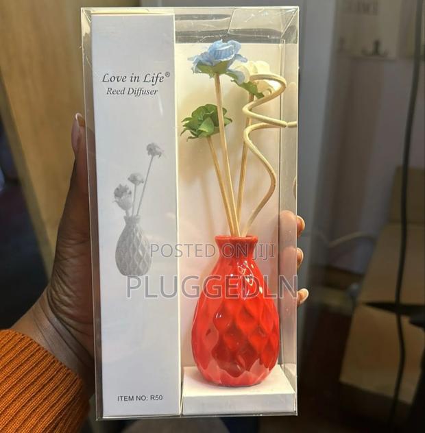 Decorative Flowers Ceramic Vase Reed Diffuser - main view