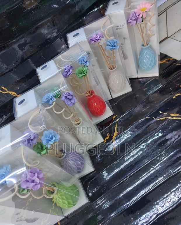 Decorative Flowers Ceramic Vase Reed Diffuser - thumbnail 5