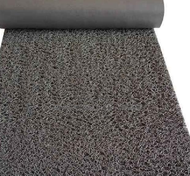 Black High Density Spaghetti Carpet