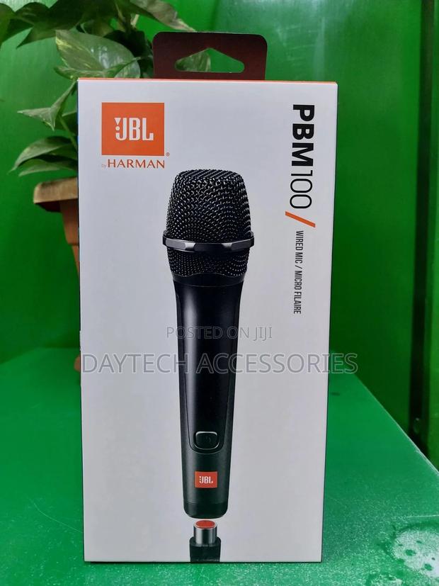 The JBL Pbm100 Wired Dynamic Vocal Microphone. - thumbnail 2