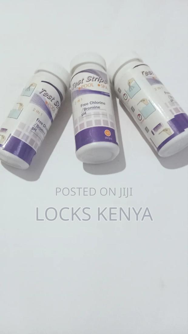 Lab Chlorine Test Strips - main view