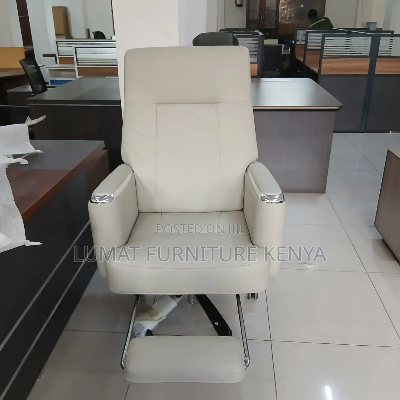 High Back Managerial Footrest Seat