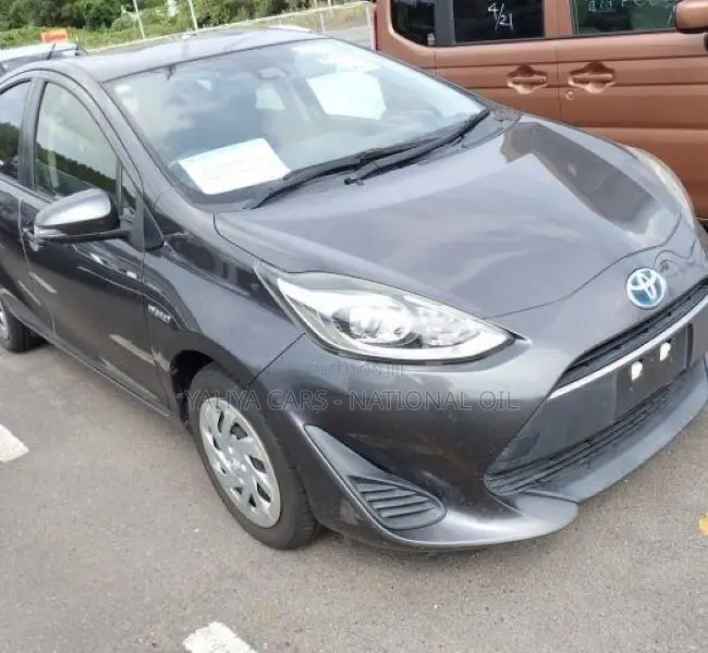 Toyota Aqua 2018 Gray