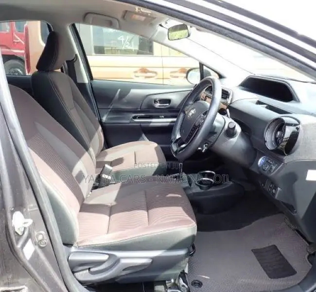 Toyota Aqua 2018 Gray
