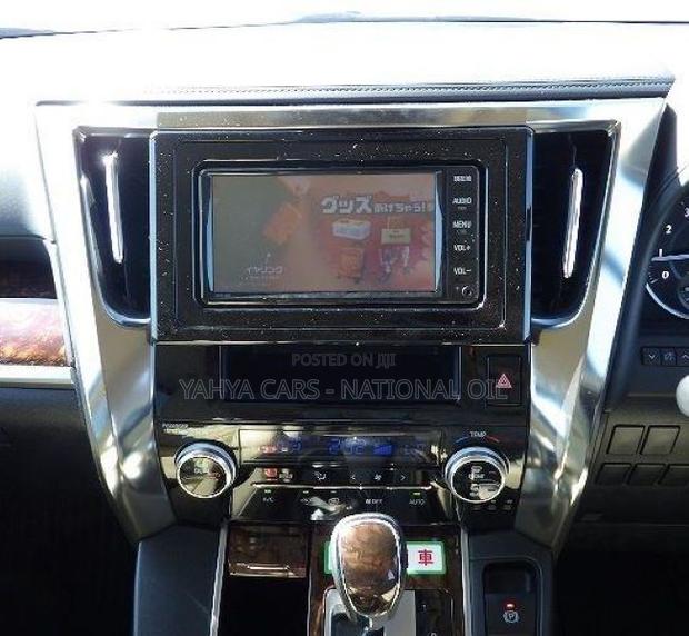 Toyota Vellfire 2019 White - thumbnail 9