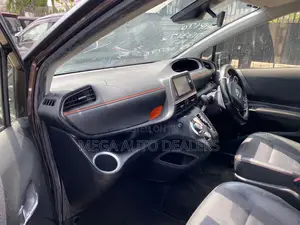 Toyota Sienta 2018 Brown