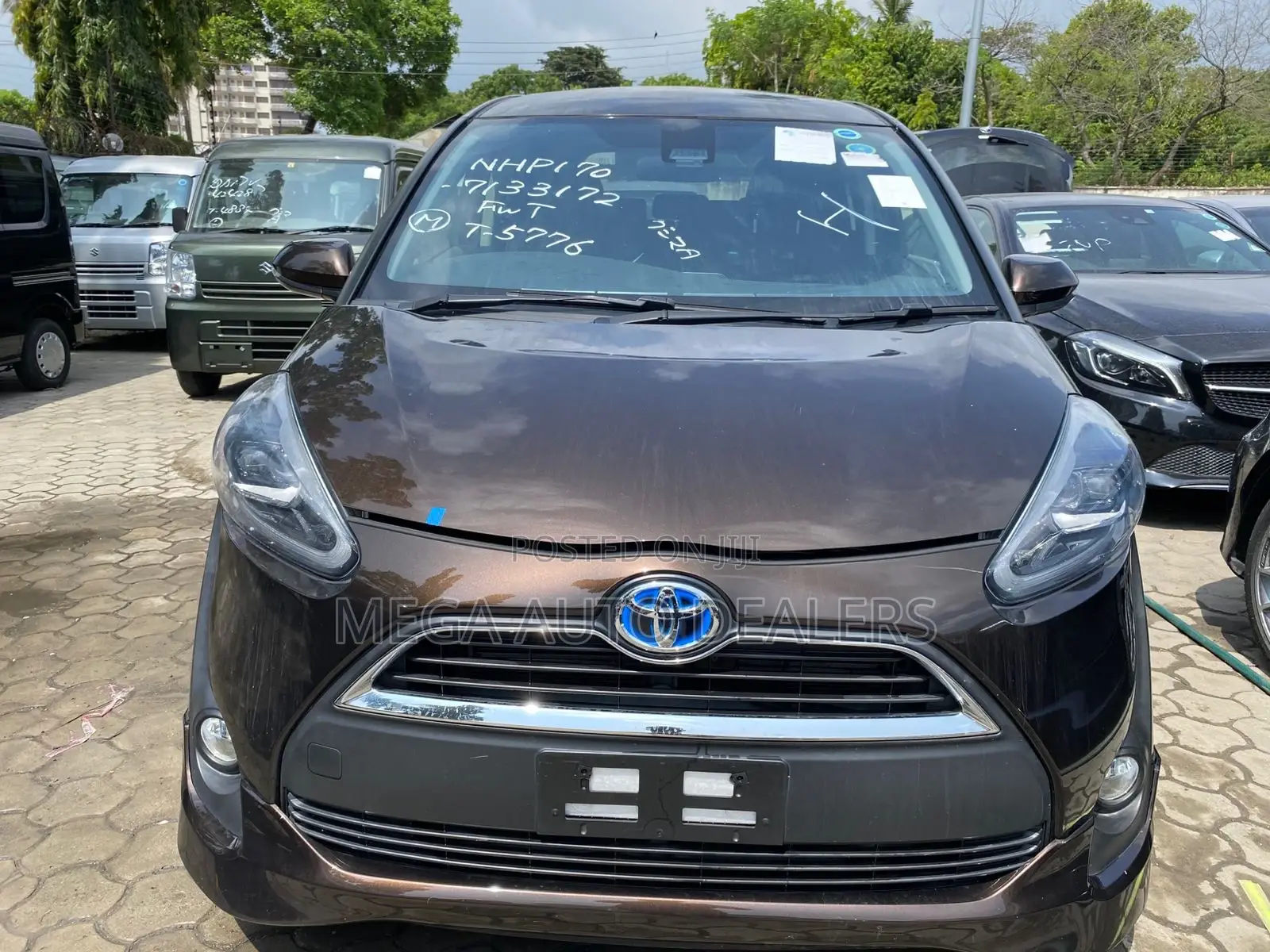 Toyota Sienta 2018 Brown