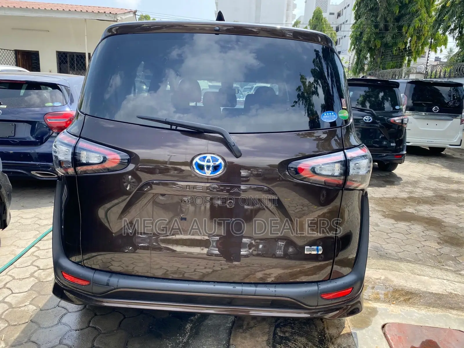 Toyota Sienta 2018 Brown