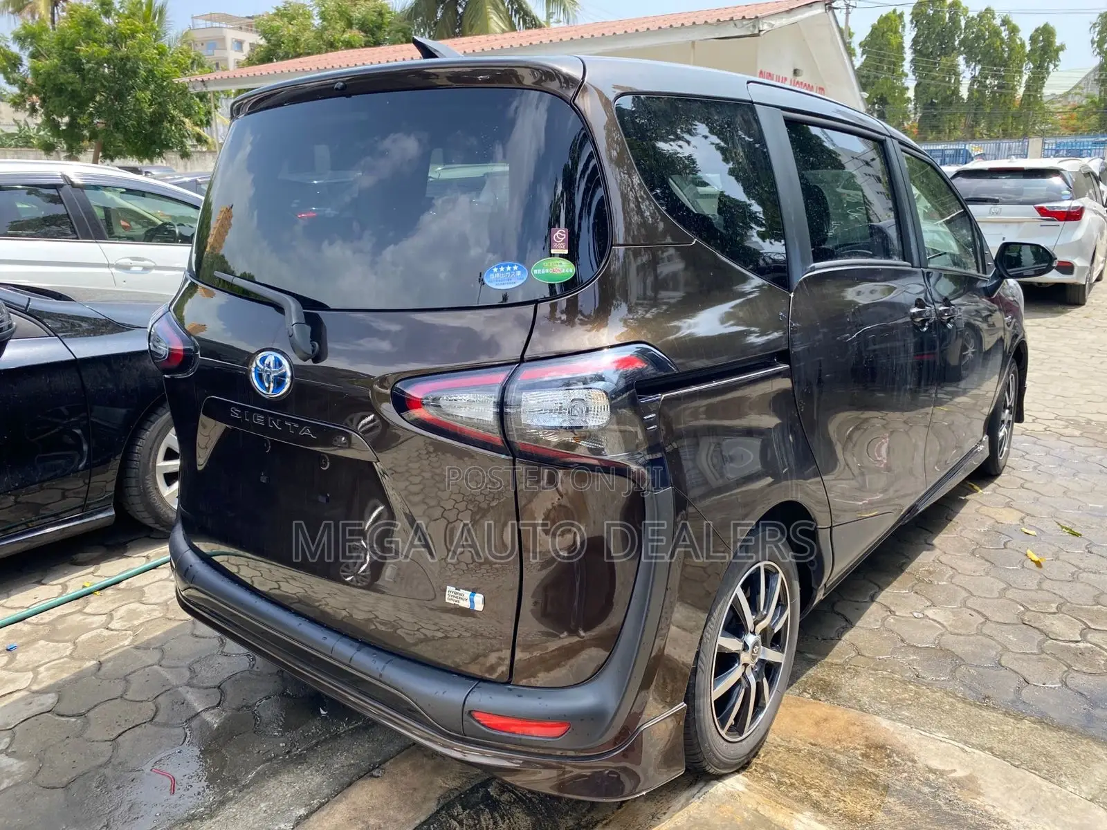 Toyota Sienta 2018 Brown