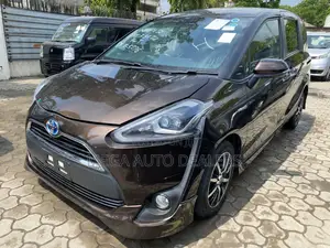 Toyota Sienta 2018 Brown