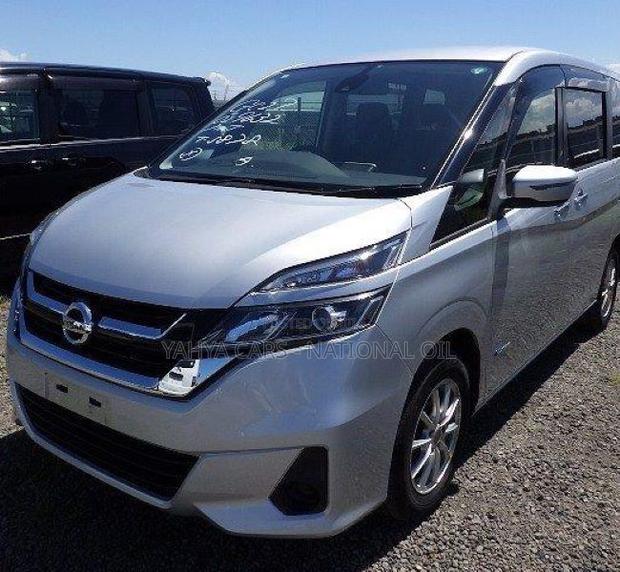 Nissan Serena 2018 Silver - thumbnail 2