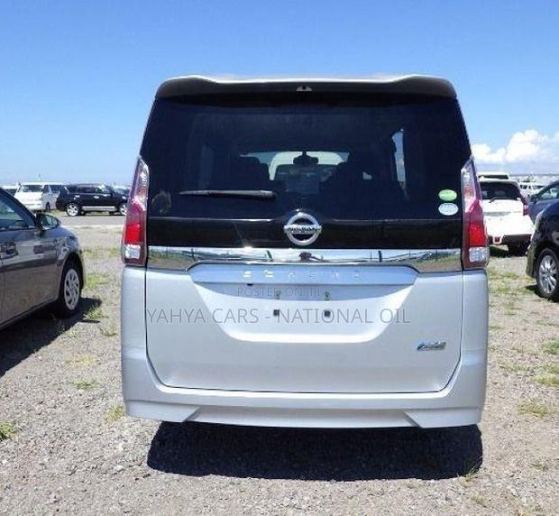 Nissan Serena 2018 Silver - thumbnail 3