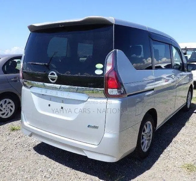 Nissan Serena 2018 Silver