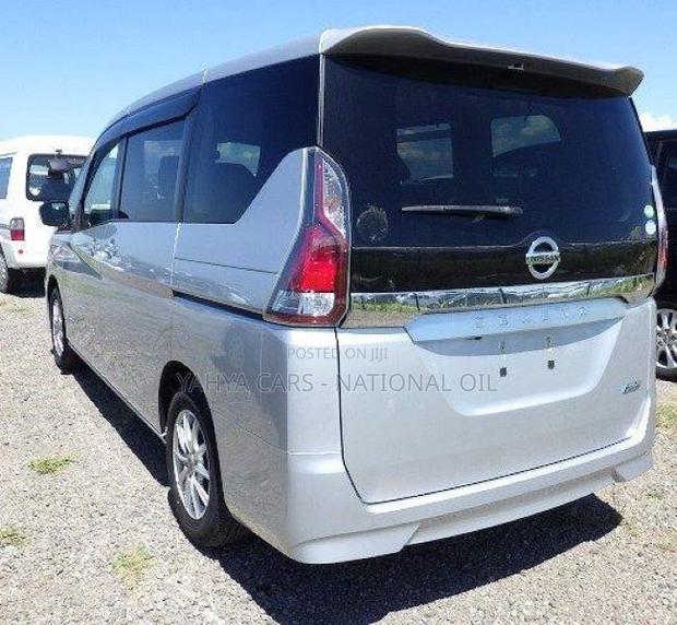 Nissan Serena 2018 Silver - thumbnail 5