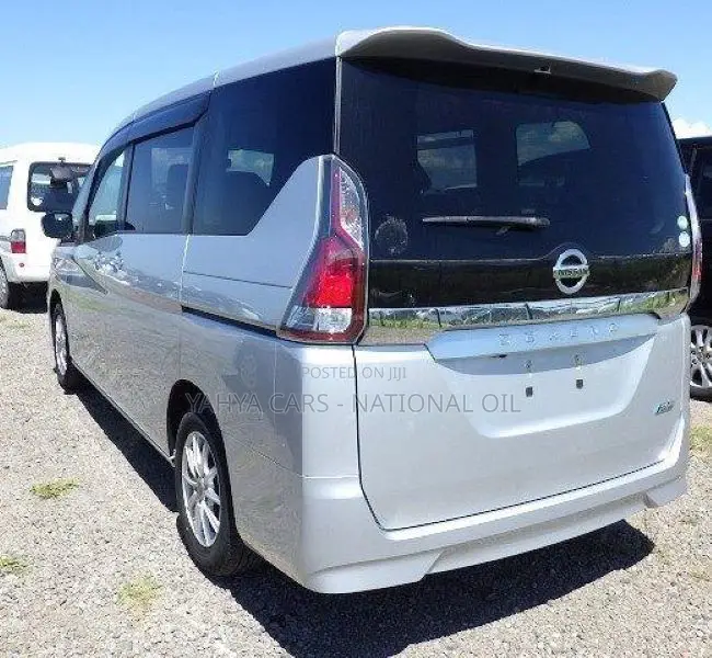 Nissan Serena 2018 Silver