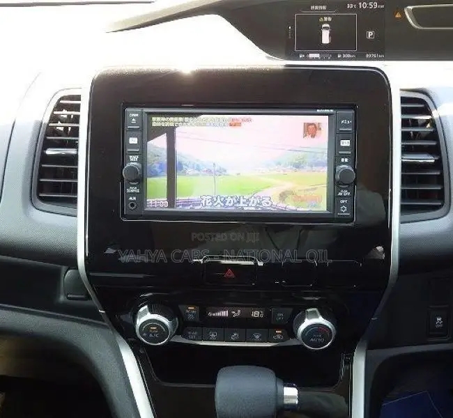 Nissan Serena 2018 Silver