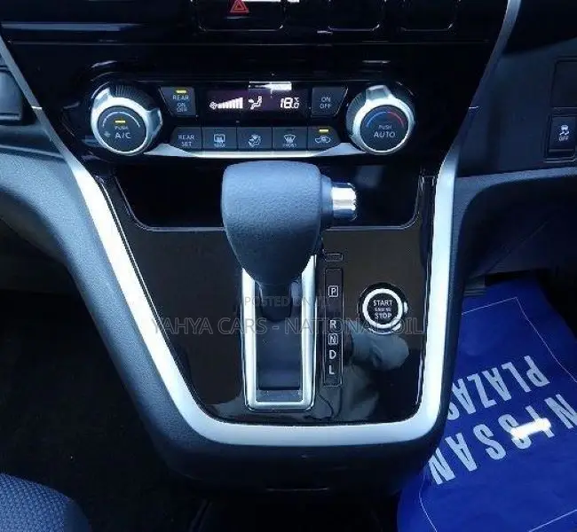 Nissan Serena 2018 Silver