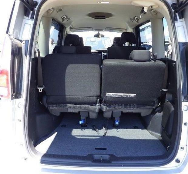 Nissan Serena 2018 Silver - thumbnail 11