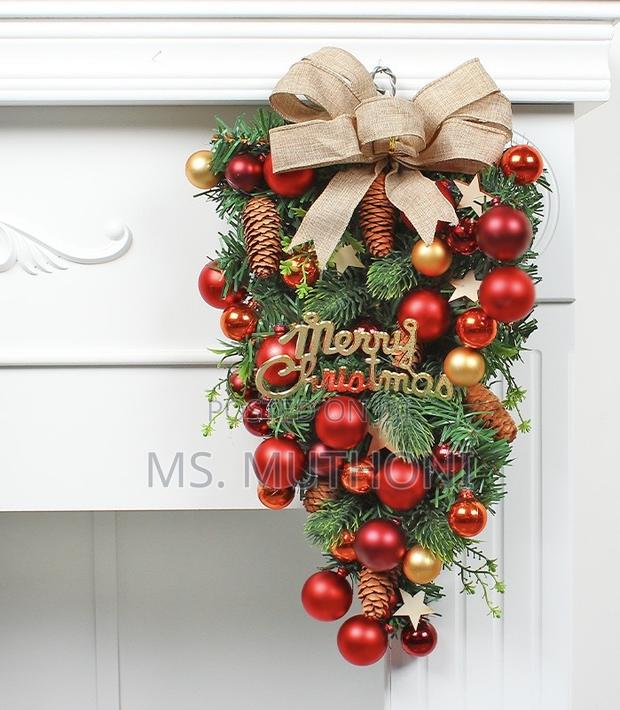 Front Door Hanging Christmas Red Wreath - thumbnail 3