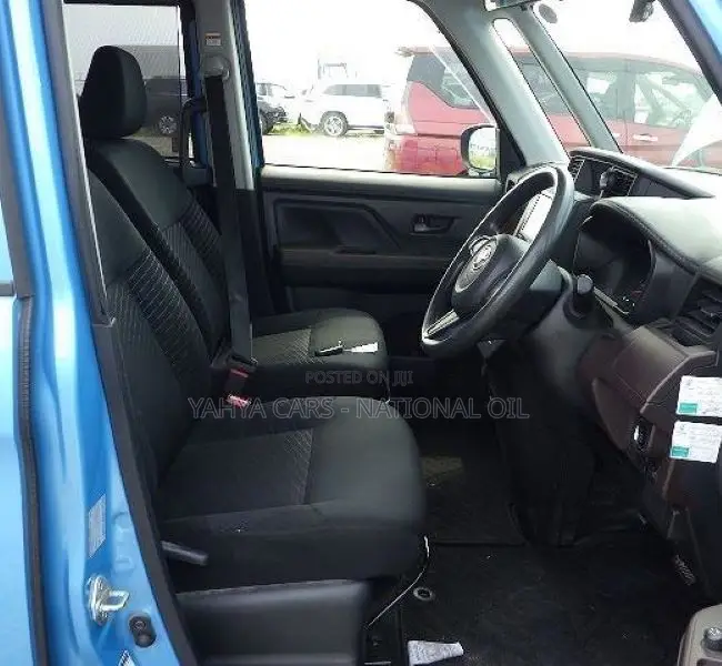 Toyota Roomy 2018 Blue