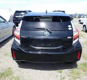 Toyota Aqua 2018 Black