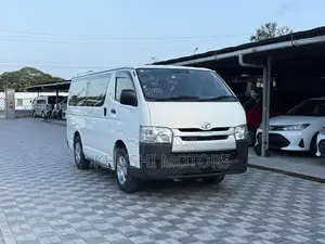 Toyota HiAce 2018 White