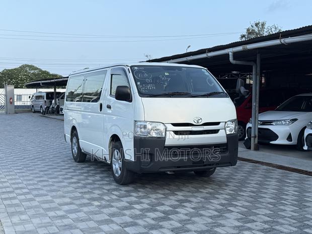 Toyota HiAce 2018 White