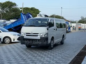 Toyota HiAce 2018 White