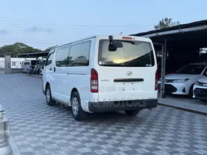 Toyota HiAce 2018 White