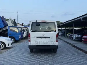 Toyota HiAce 2018 White