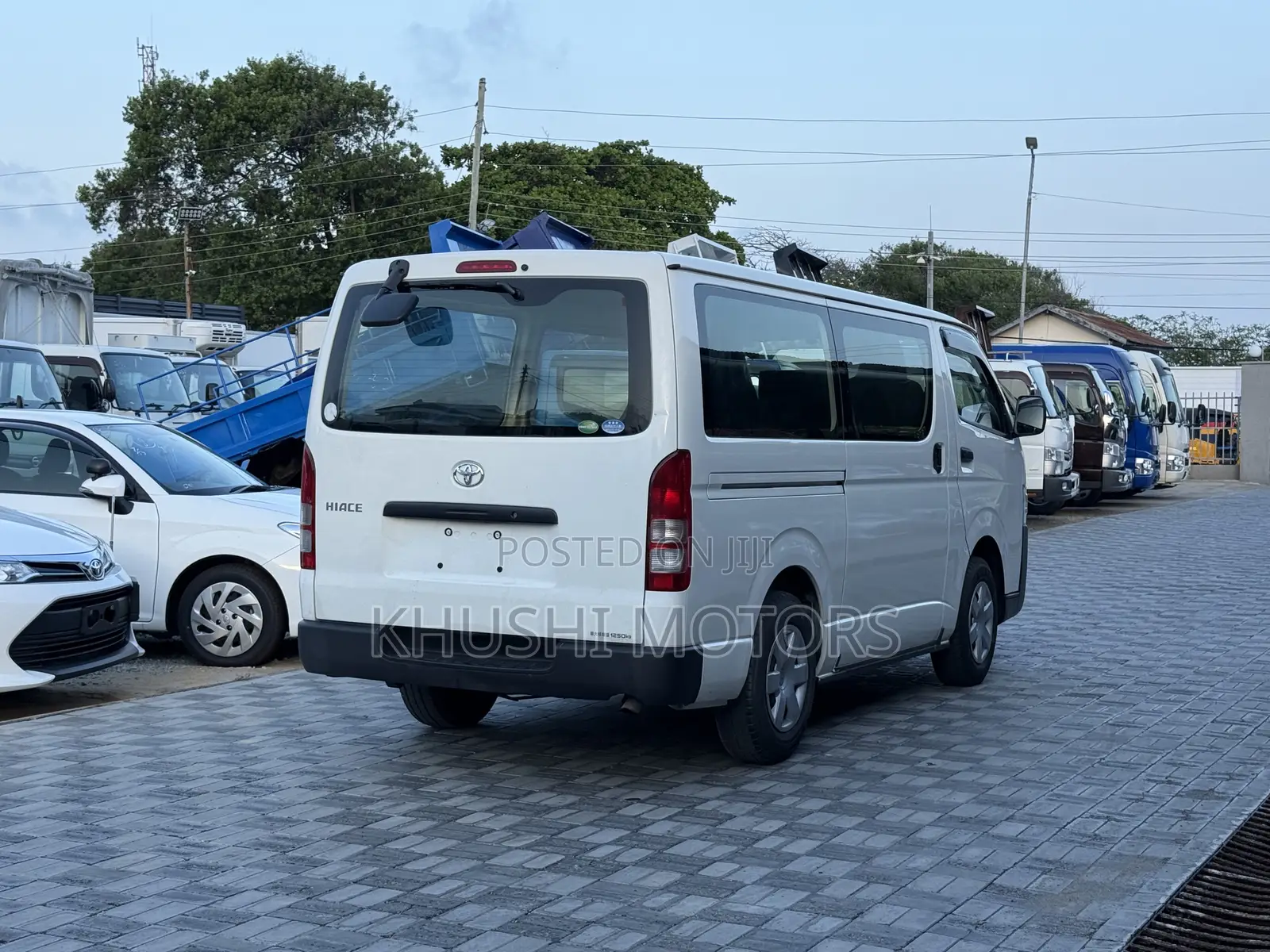 Toyota HiAce 2018 White
