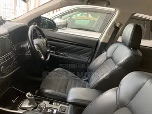 Mitsubishi Outlander 2.4 PHEV AWD 2018 White