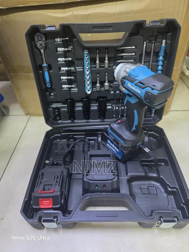 Makita 105v Impact Wrench - thumbnail 2
