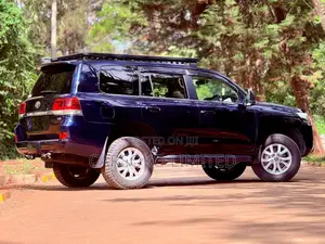 Toyota Land Cruiser 2018 Blue