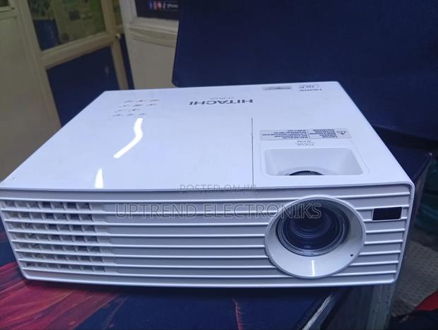 Hitachi Cp-Dx300 – 3000 Lumens Power! - main view