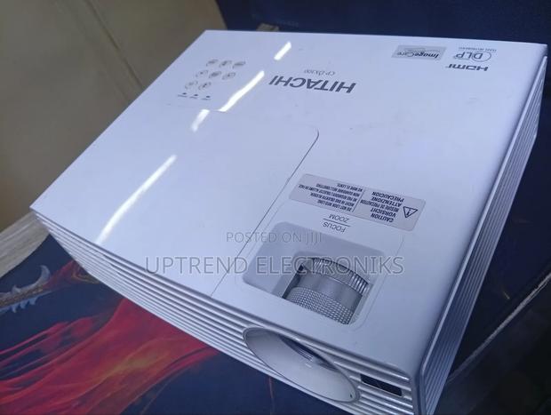 Hitachi Cp-Dx300 – 3000 Lumens Power! - thumbnail 2
