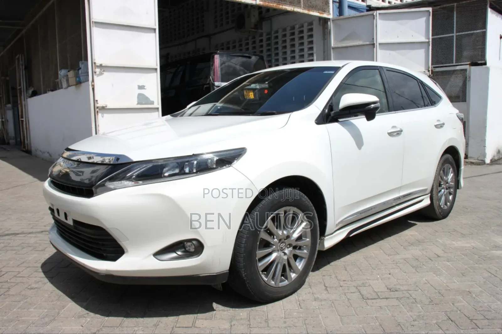 Toyota Harrier 2.0 2014 White