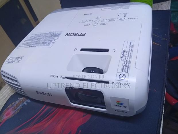 High-Performance Epson 945h Projector! - main view