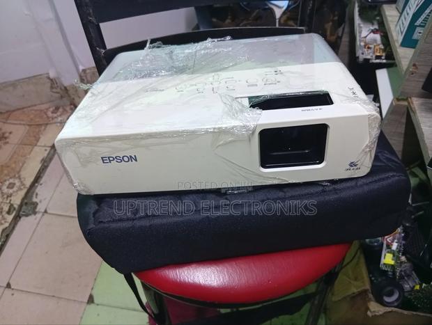 Epson Powerlite 83 – 2200 Lumens Brightness