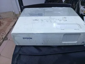 Epson Powerlite 83 – Ready for Any Presentation!