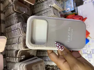 Otofly iPhone 17 Pro Liquid Silicone With Soft Microfiber Lining
