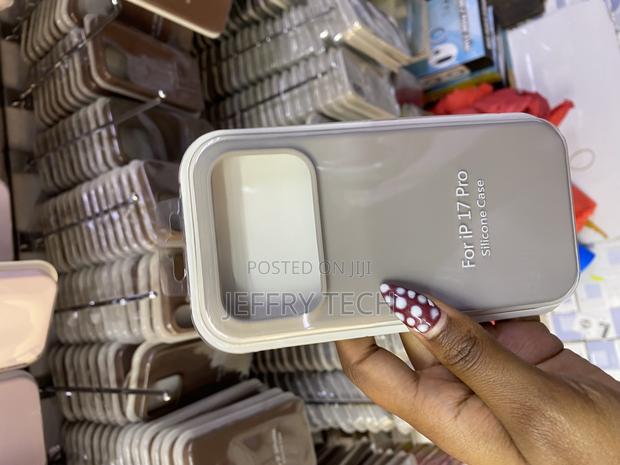 Otofly iPhone 17 Pro Liquid Silicone With Soft Microfiber Lining - thumbnail 3