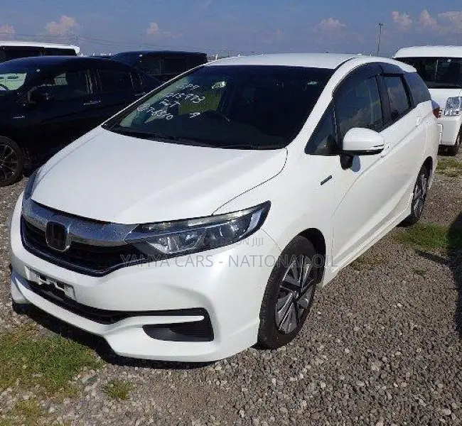 Honda Fit Shuttle 2018 White