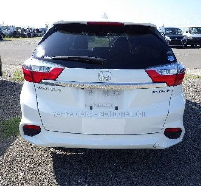 Honda Fit Shuttle 2018 White