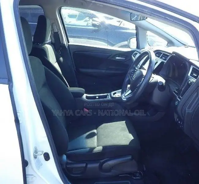 Honda Fit Shuttle 2018 White