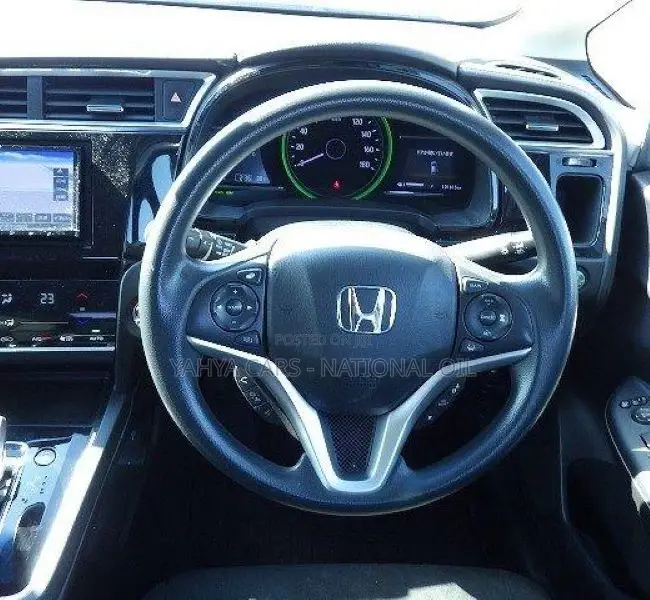 Honda Fit Shuttle 2018 White