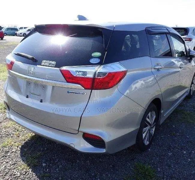 Honda Fit Shuttle 2018 Silver