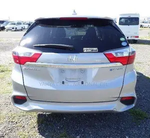 Honda Fit Shuttle 2018 Silver