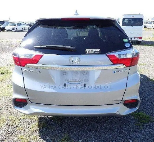 Honda Fit Shuttle 2018 Silver