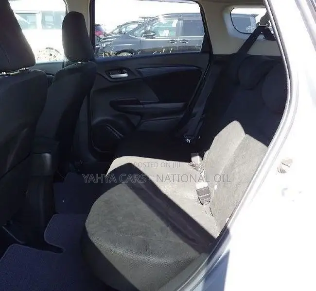 Honda Fit Shuttle 2018 Silver